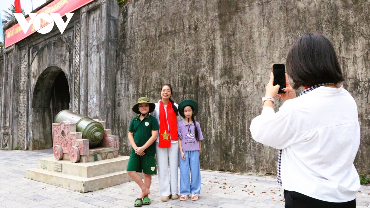 cuoc hoi ngo khong hen truoc o thanh co quang tri hinh anh 4
