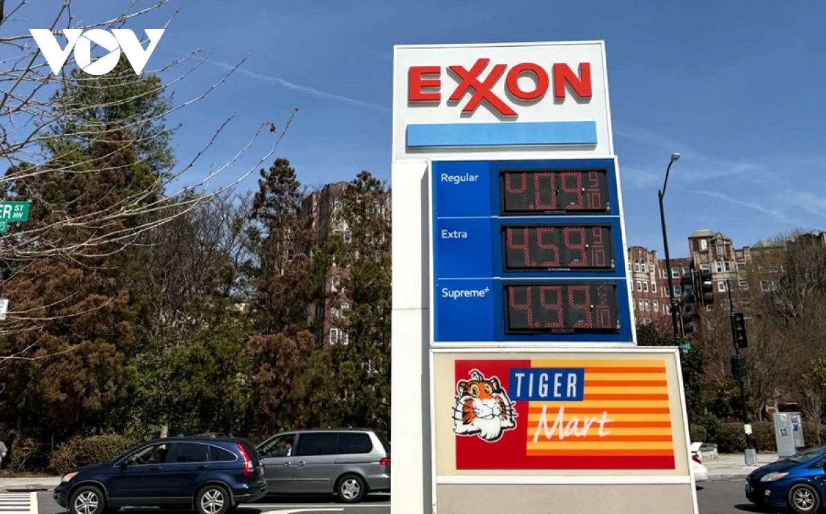 gia xang tai my vuot 4 usd gallon cao nhat ke tu nam 2022 hinh anh 1