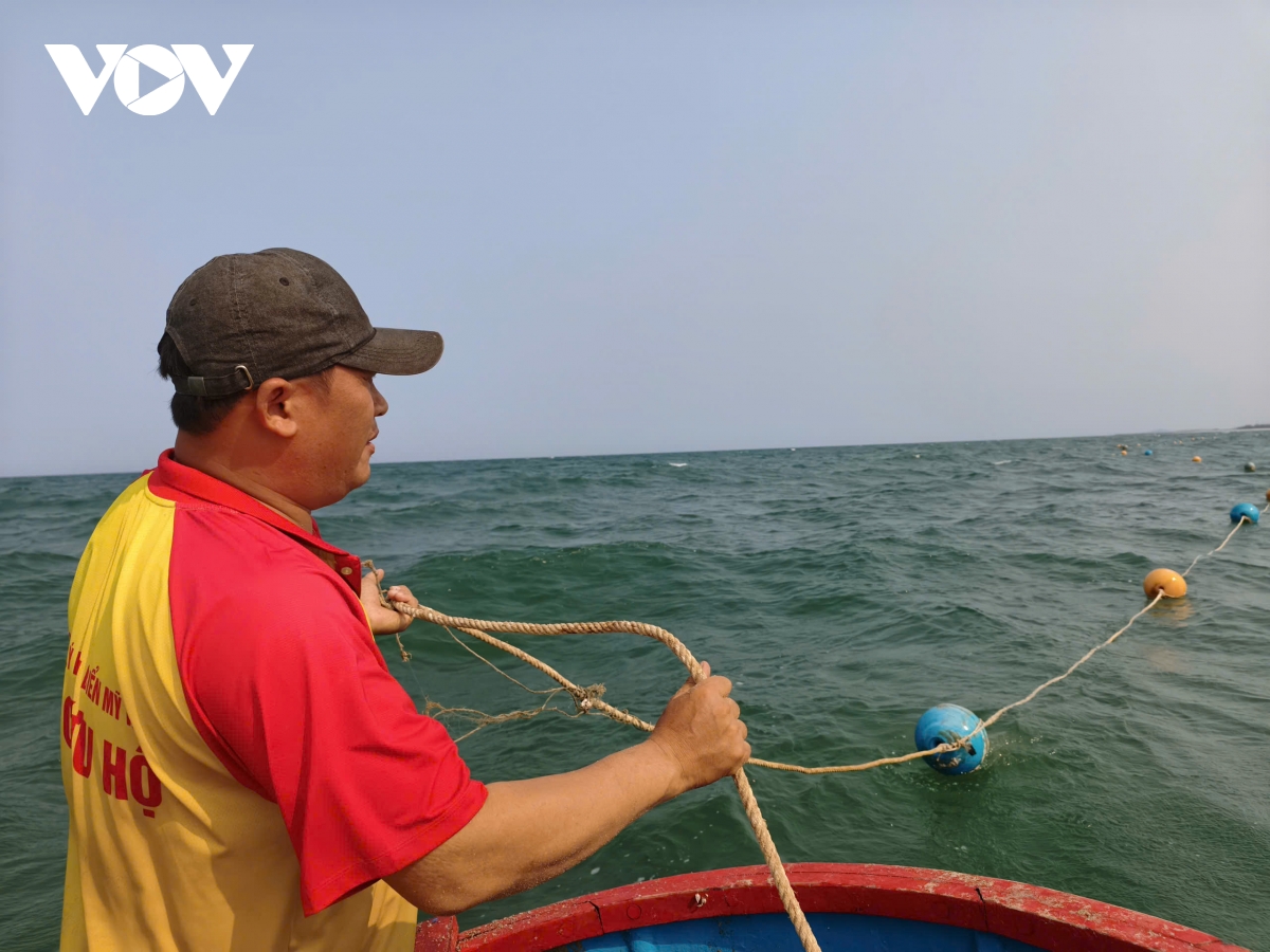 quang ngai giu an toan mua tam bien, khong chu quan nguy co duoi nuoc hinh anh 5