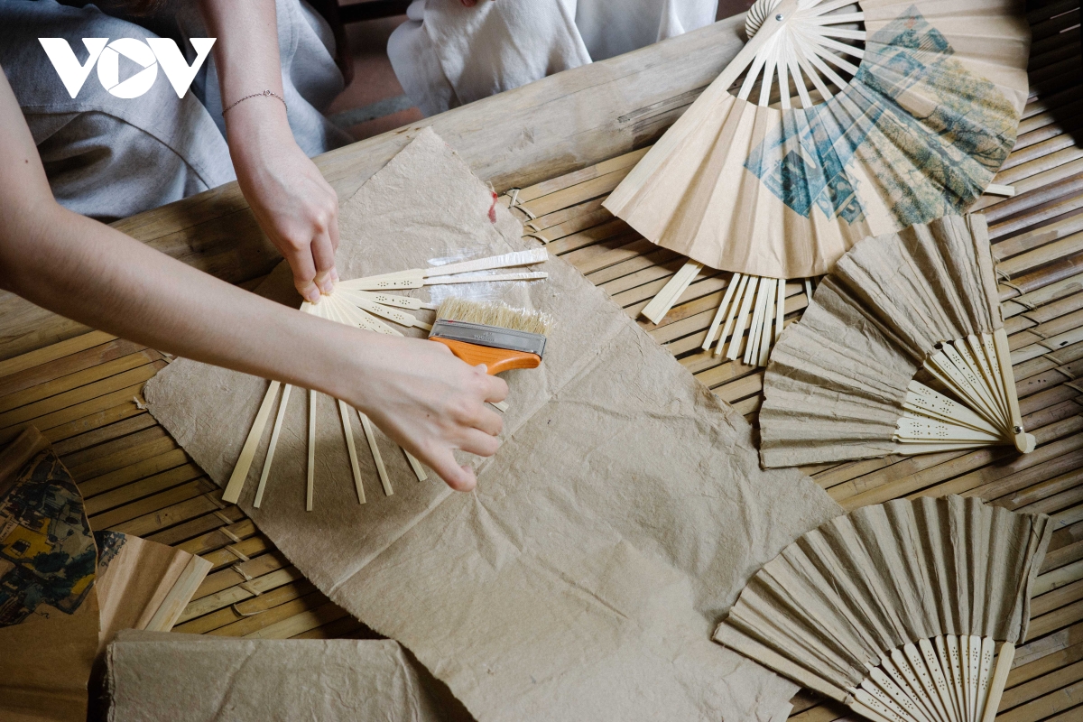 giay do hanh trinh hoi sinh tu di san den trai nghiem duong dai hinh anh 9