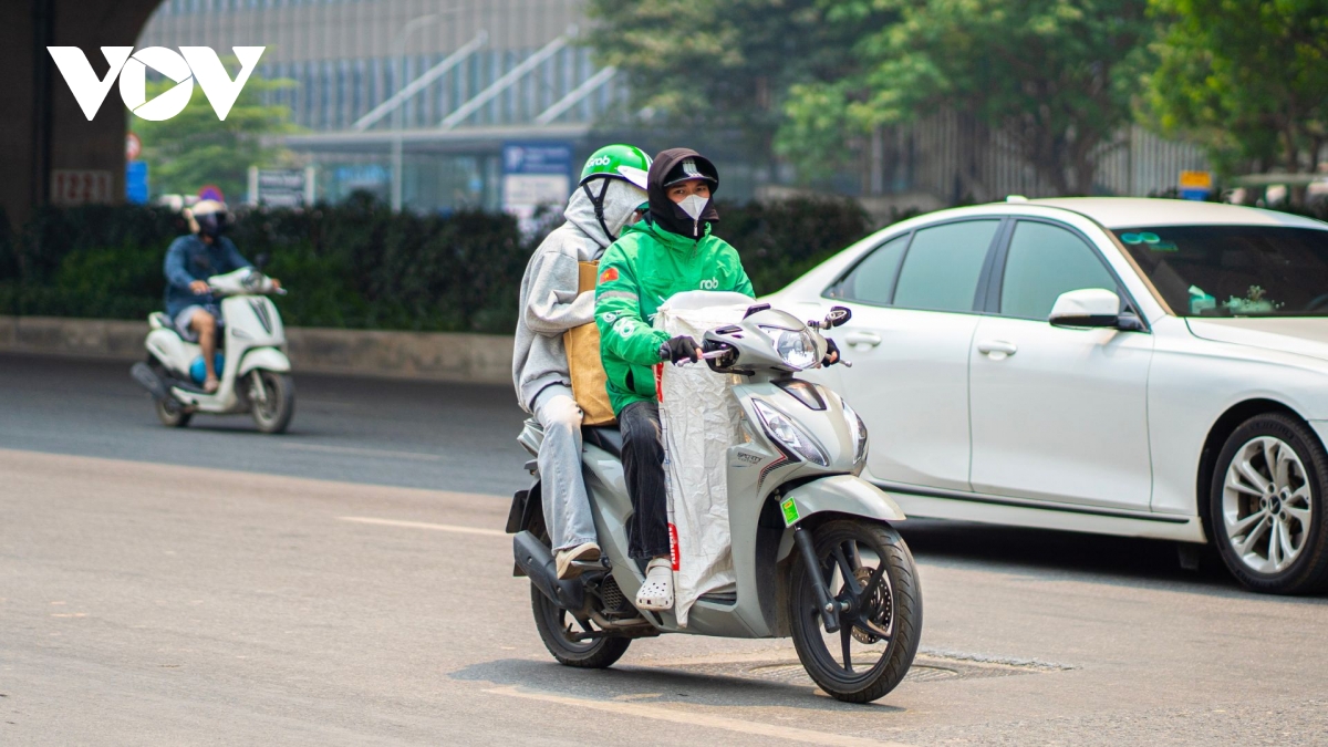 Duong pho ha noi thong thoang trong ngay dau nghi le gio to hung vuong hinh anh 7
