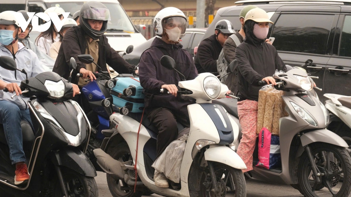 truoc ky nghi le gio to hung vuong giao thong cua ngo ha noi de tho hinh anh 7