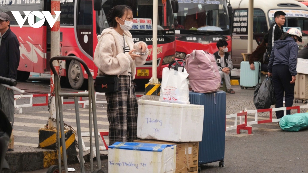 truoc ky nghi le gio to hung vuong giao thong cua ngo ha noi de tho hinh anh 10