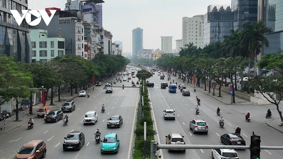 Duong pho ha noi thong thoang trong ngay dau nghi le gio to hung vuong hinh anh 5