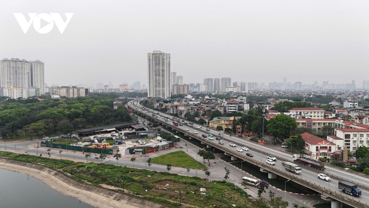 Duong pho ha noi thong thoang trong ngay dau nghi le gio to hung vuong hinh anh 1