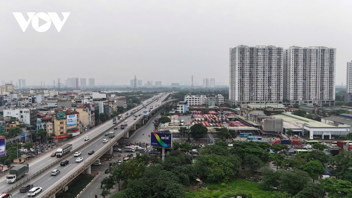 Duong pho ha noi thong thoang trong ngay dau nghi le gio to hung vuong hinh anh 2
