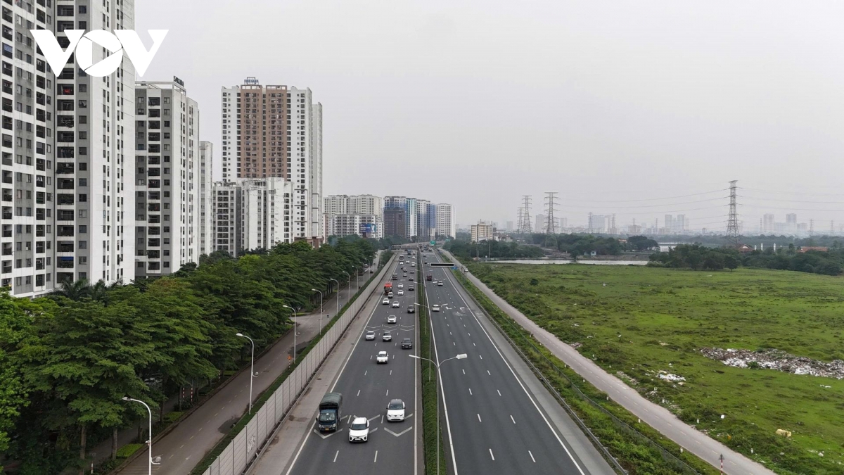 Duong pho ha noi thong thoang trong ngay dau nghi le gio to hung vuong hinh anh 4