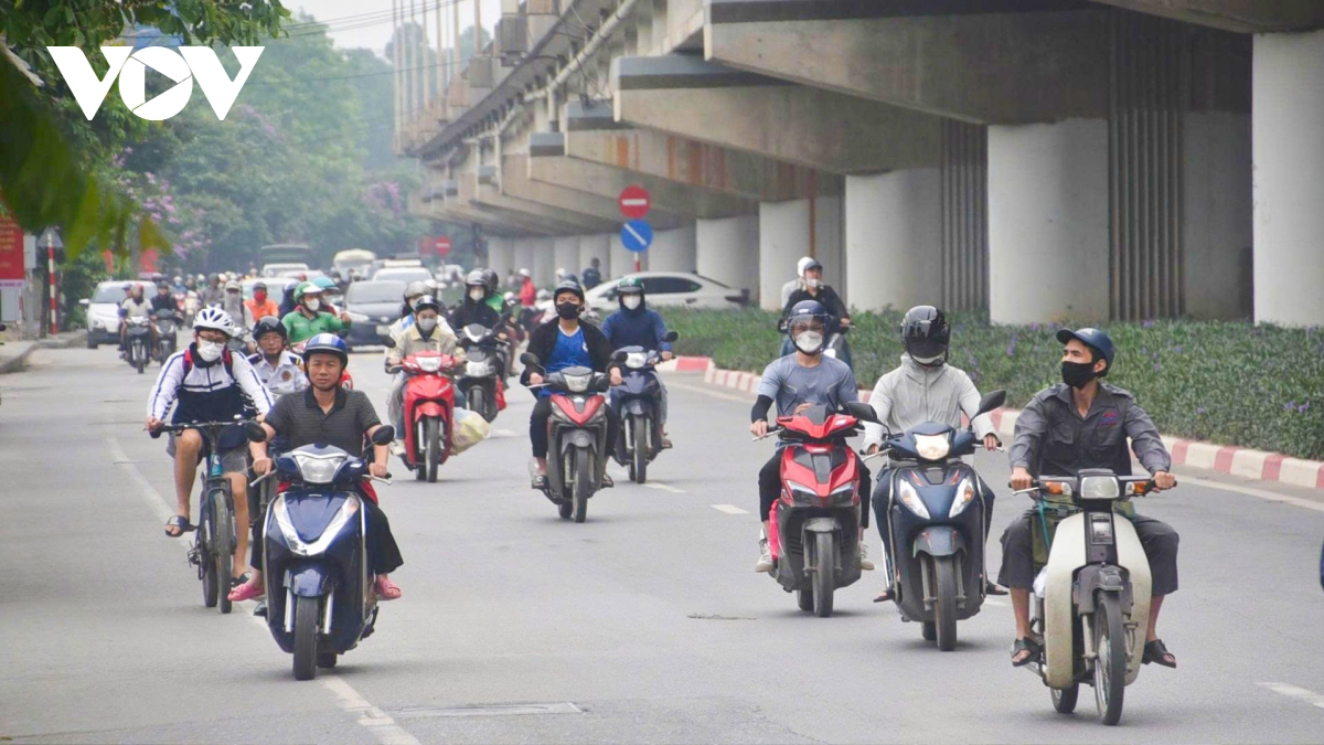 Duong pho ha noi thong thoang trong ngay dau nghi le gio to hung vuong hinh anh 10