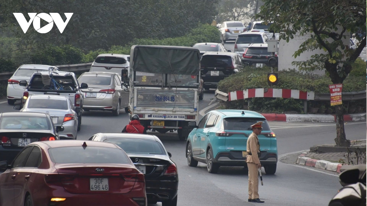 nguoi dan tro lai ha noi sau ky nghi gio to, nhieu cua ngo giao thong thuan loi hinh anh 5