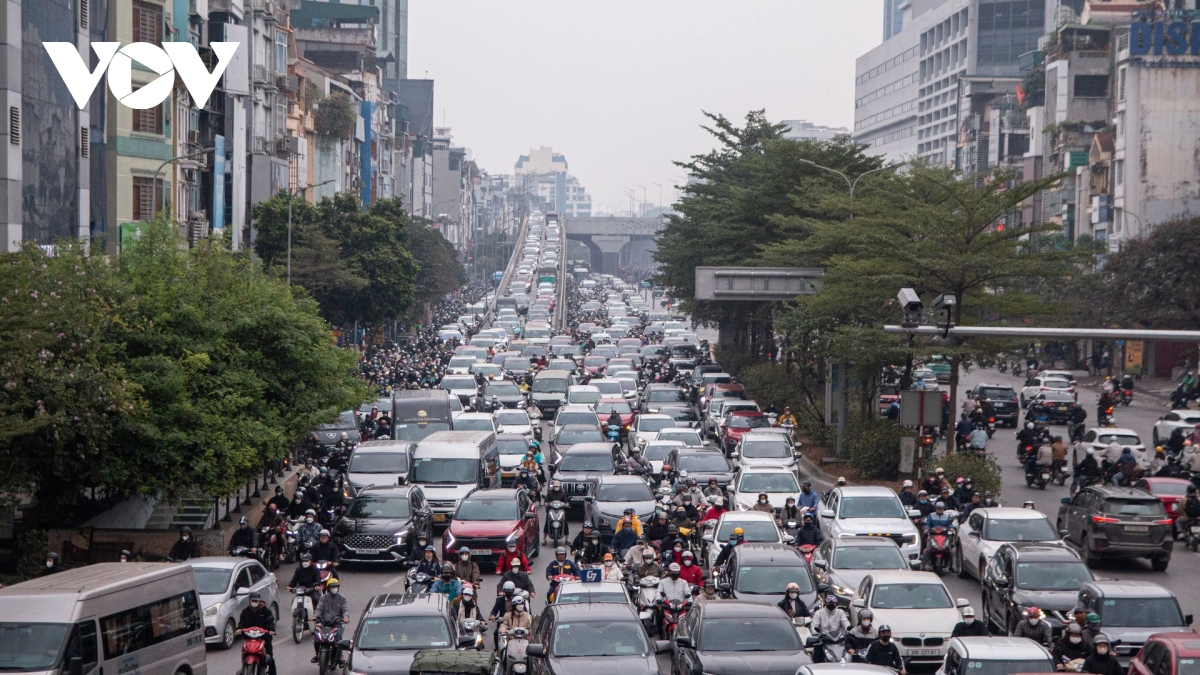 Duong pho ha noi de tho nhung tai dien leo via he sang ngay dau di lam sau le hinh anh 10