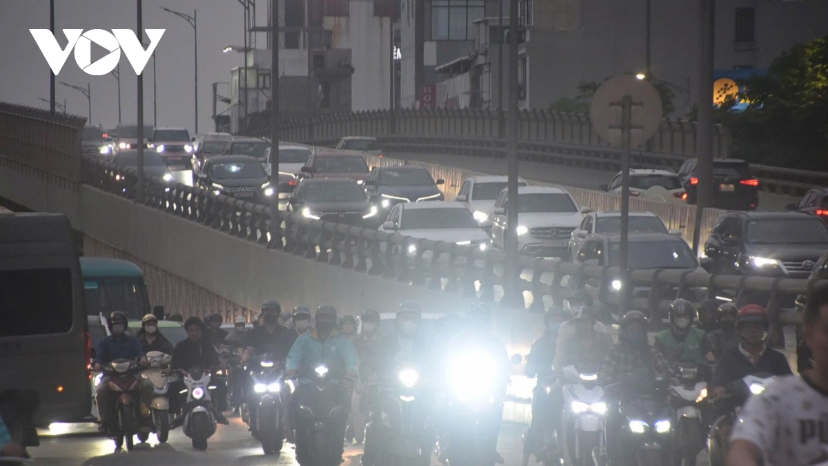 truoc ky nghi le gio to hung vuong giao thong cua ngo ha noi de tho hinh anh 4