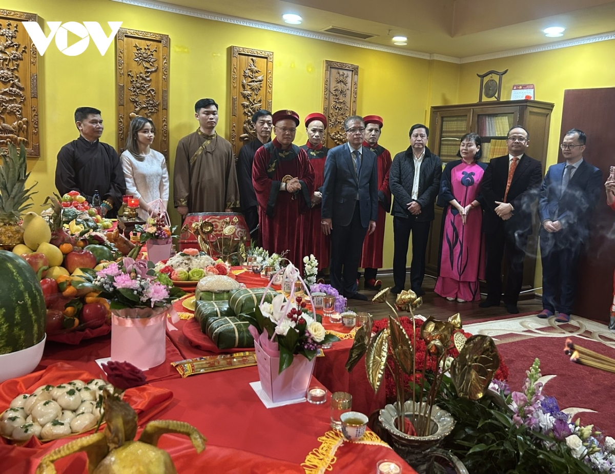 gio to hung vuong nguoi viet tai nga huong ve nguon coi hinh anh 2