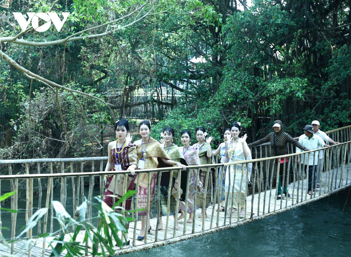 vui tet lao ben dong serepok, Dak lak hinh anh 3