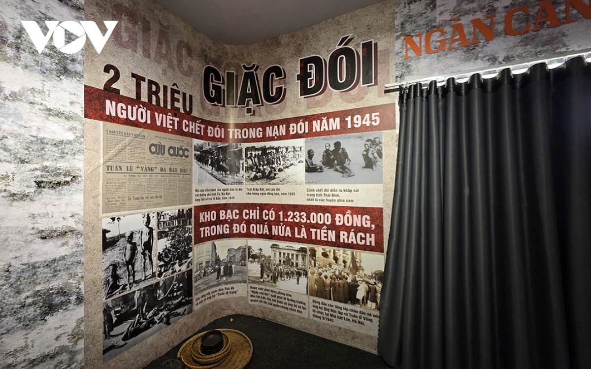 Dong dao nguoi dan den xem trien lam 80 nam an ninh nhan dan - la chan tham lang hinh anh 10