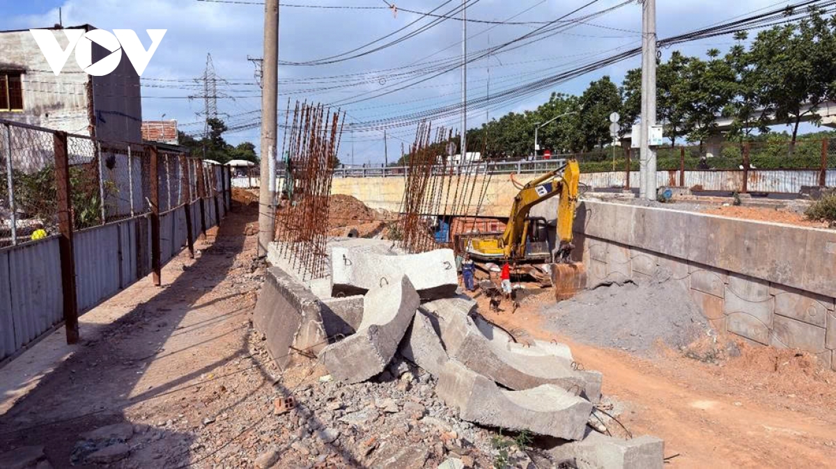 ham chui tram 2 huyet mach cua ngo bien thanh bai tap ket, sua chua xe tai hinh anh 11