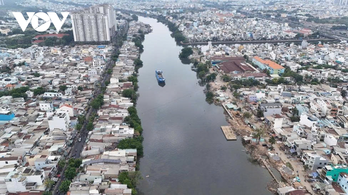 bo bac kenh Doi lot xac cham vi nut that mat bang hinh anh 1