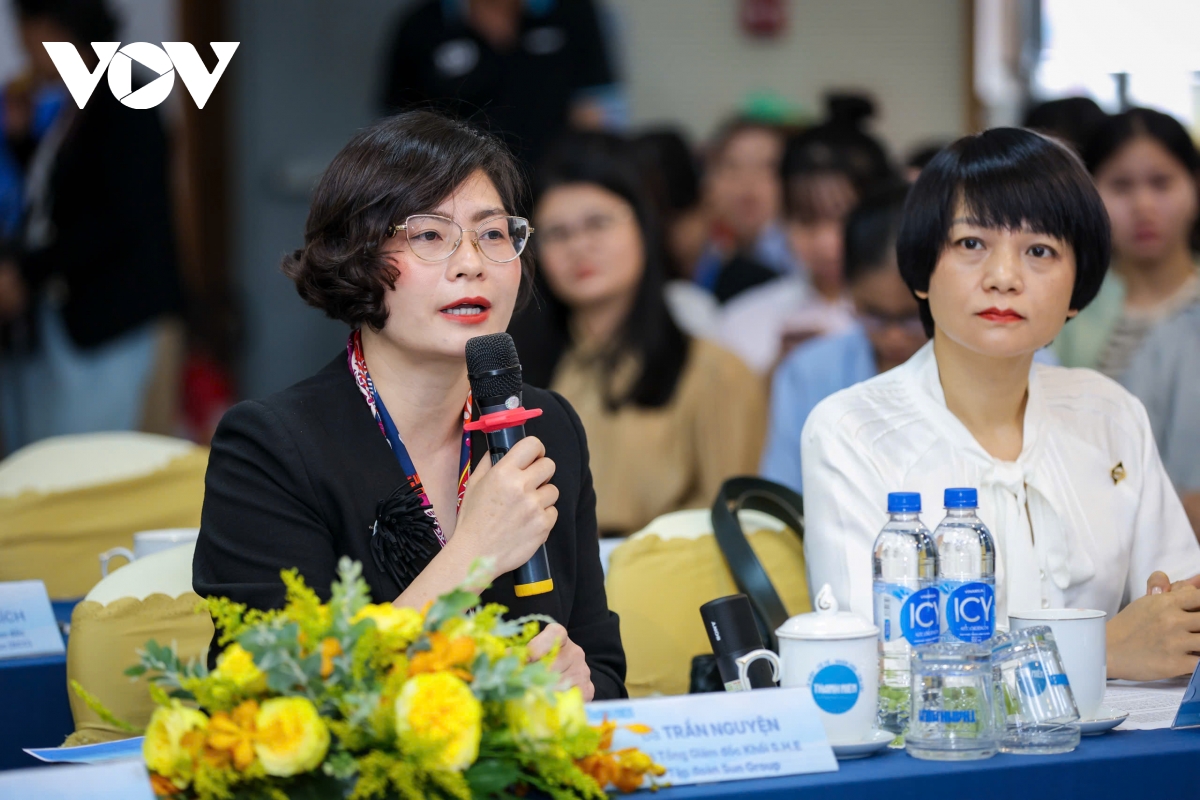 du lich, hang khong no luc tim cach thich ung truoc cu soc kep hinh anh 4