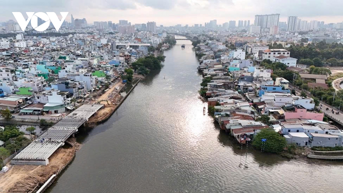 bo bac kenh Doi lot xac cham vi nut that mat bang hinh anh 2