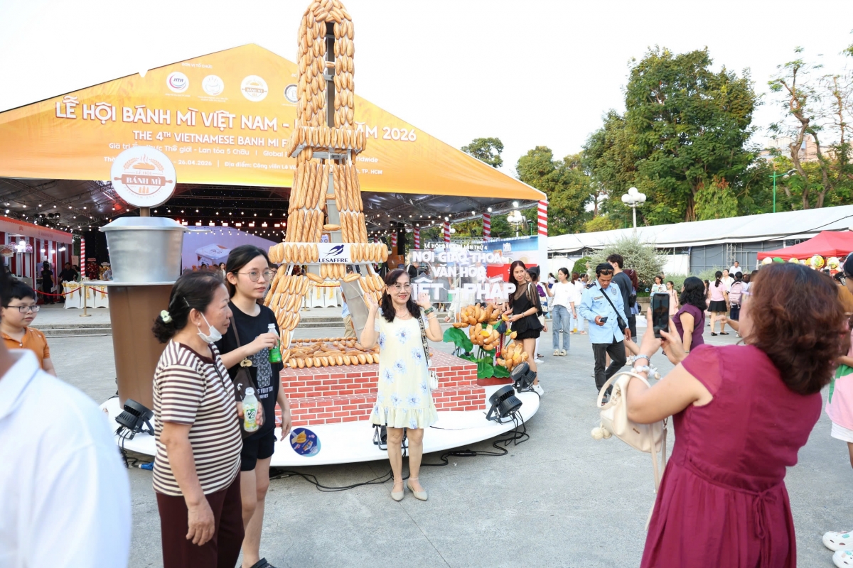 le hoi banh mi tai tp.hcm thu hut nhieu du khach trong va ngoai nuoc hinh anh 3