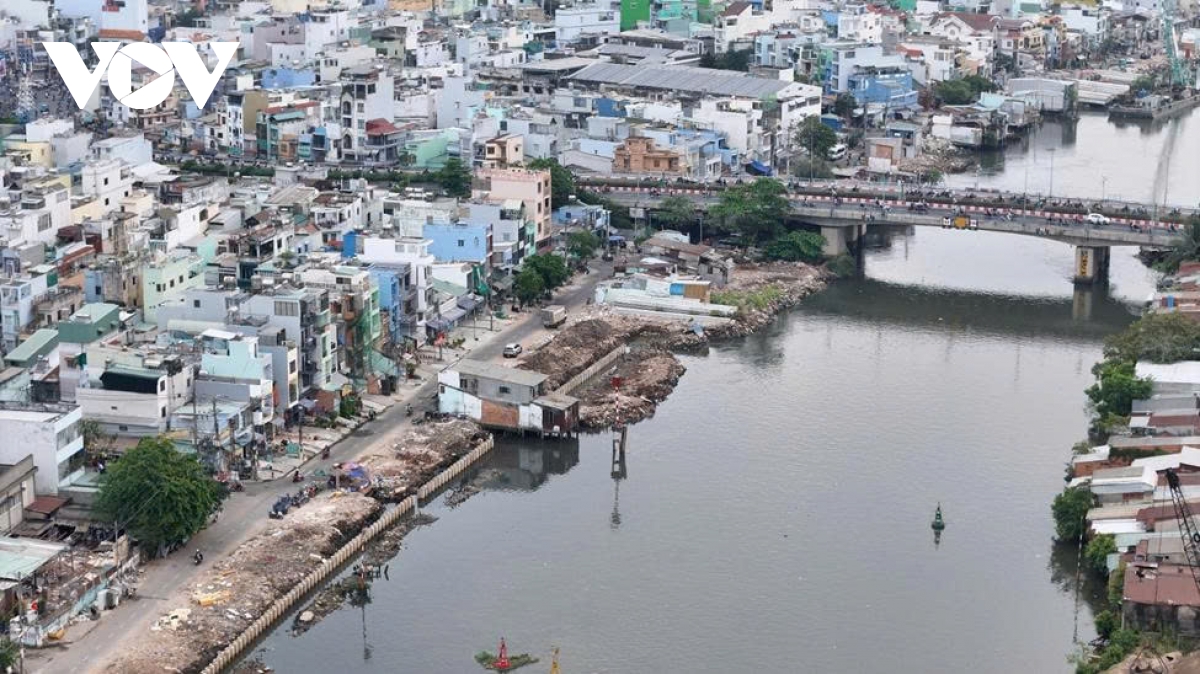 bo bac kenh Doi lot xac cham vi nut that mat bang hinh anh 3