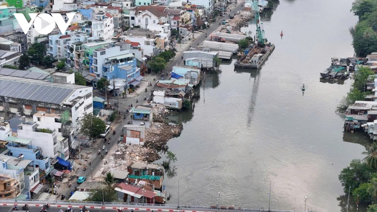 bo bac kenh Doi lot xac cham vi nut that mat bang hinh anh 4