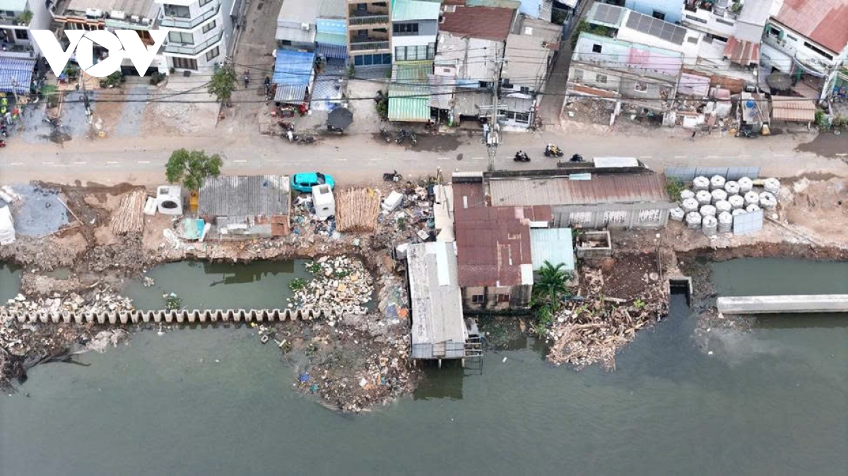 bo bac kenh Doi lot xac cham vi nut that mat bang hinh anh 7