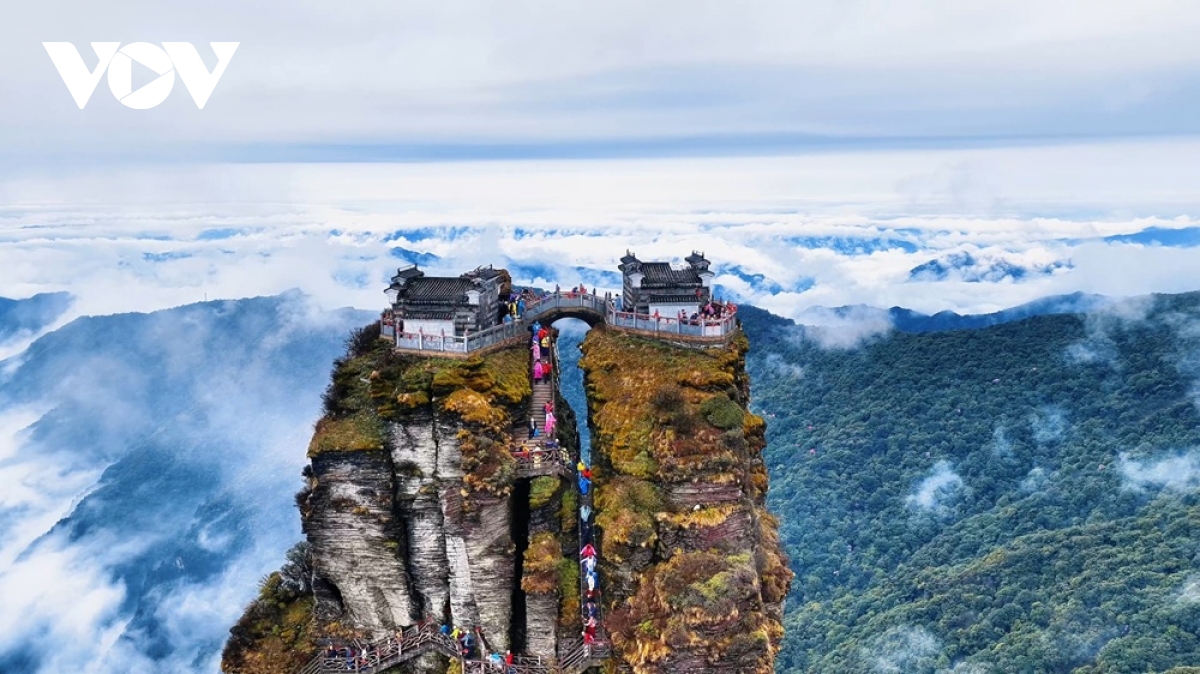 nui pham tinh trung quoc lau dai tren khong phien ban doi thuc hinh anh 4