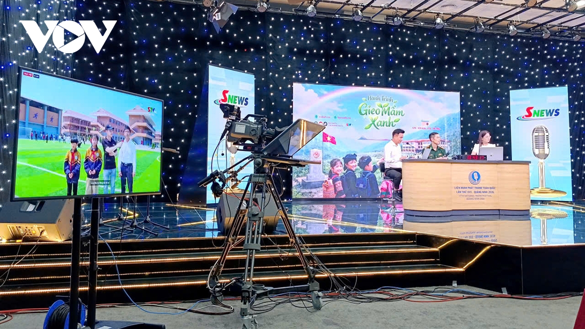 phat thanh truc tiep, noi ban linh nguoi lam bao duoc thu thach hinh anh 1