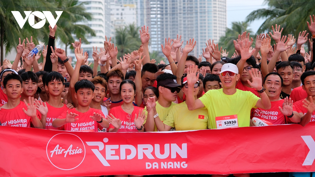 gan 8.000 vDv tao khong khi soi dong ky nghi le gio to hung vuong tai Da nang hinh anh 1