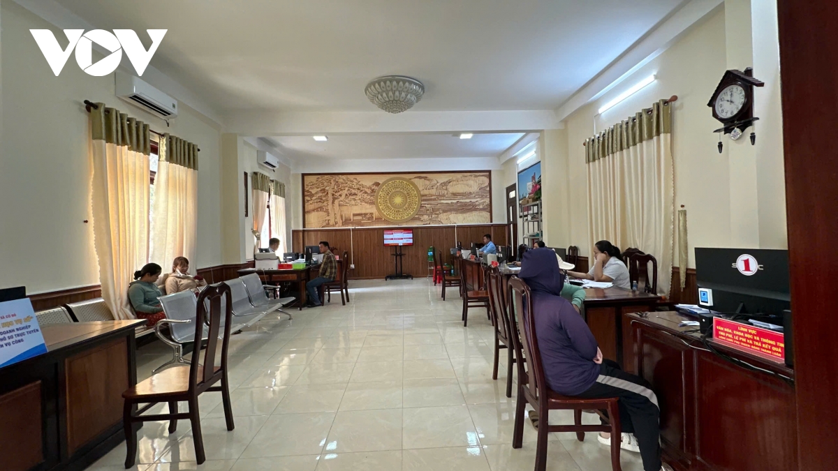 hanh chinh cap xa o can tho, can bo vuot ap luc nhung thuan loi cho nguoi dan hinh anh 2