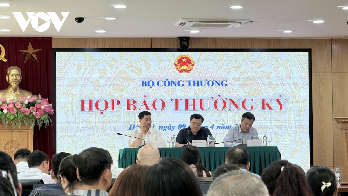 Dieu chinh gia xang dau vao ban dem bo cong thuong giai thich ly do hinh anh 2