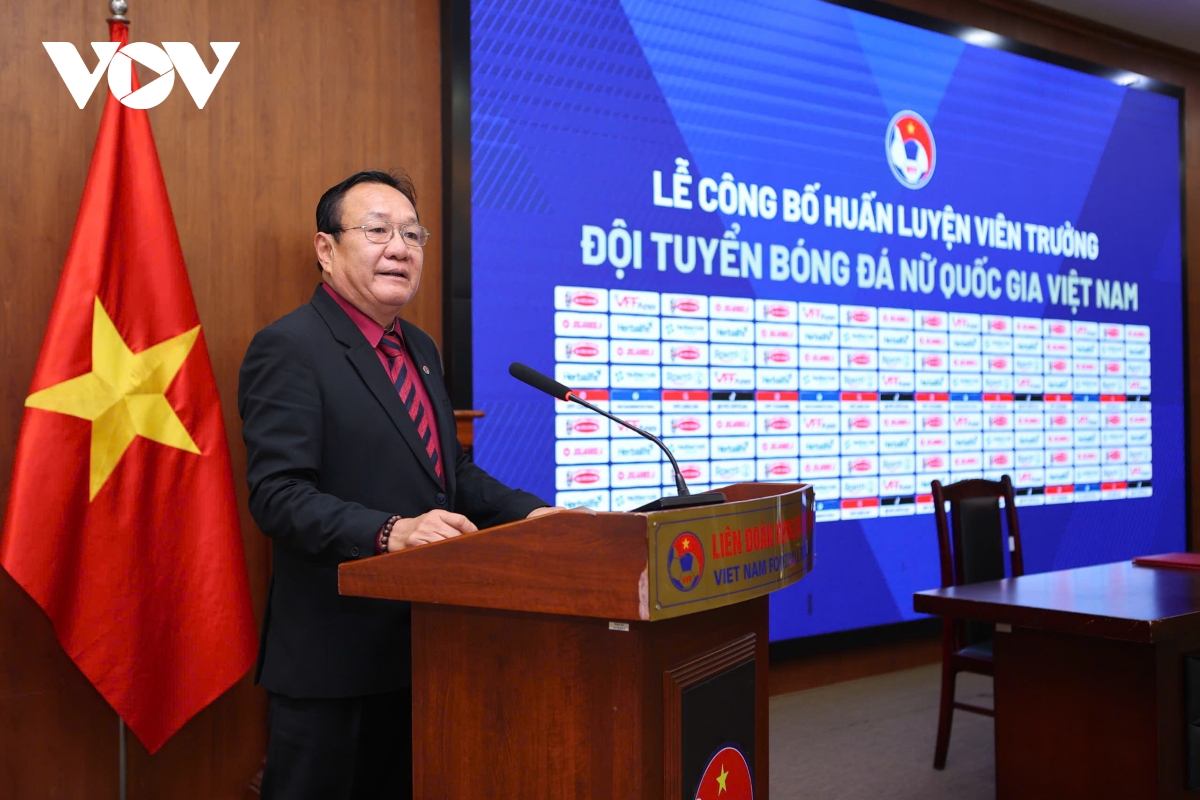 hlv hoang van phuc chinh thuc dan dat Dt nu viet nam hinh anh 3