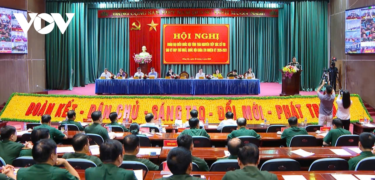 Dai tuong phan van giang tiep xuc cu tri thai nguyen sau ky hop thu nhat hinh anh 1