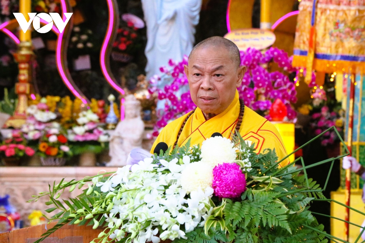 hang ngan nguoi du le via Duc bo tat quan the Am - ngu hanh son hinh anh 3