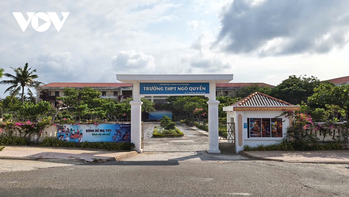 giua trung khoi phu quy, hoc sinh lop 12 gap rut on thi tot nghiep hinh anh 1