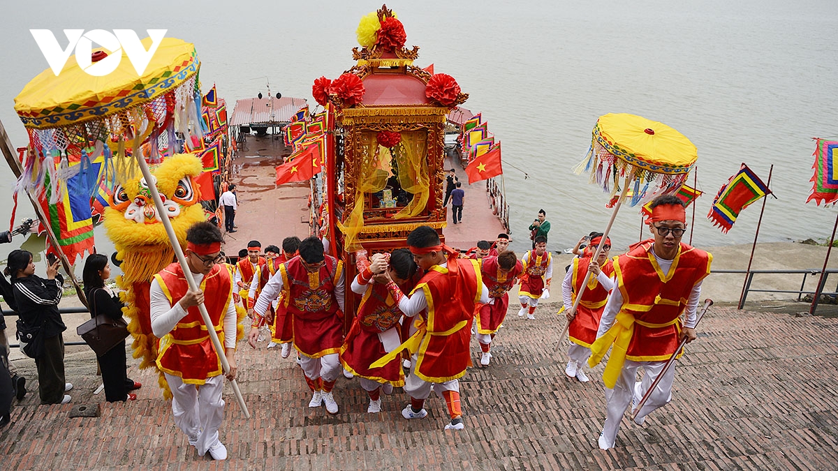 Dac sac nghi le ruoc nuoc cung dang thanh tai le hoi truyen thong lang bat trang hinh anh 5