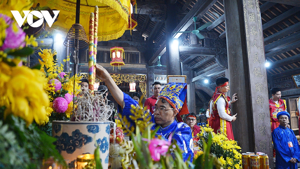 Dac sac nghi le ruoc nuoc cung dang thanh tai le hoi truyen thong lang bat trang hinh anh 2