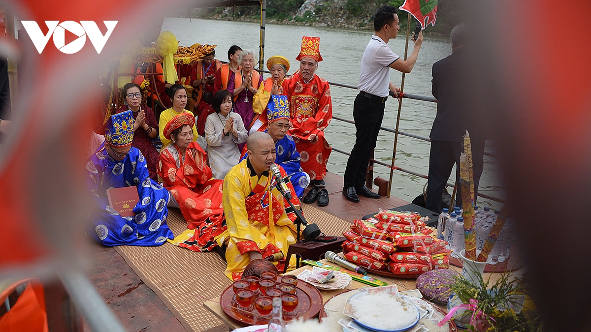 Dac sac nghi le ruoc nuoc cung dang thanh tai le hoi truyen thong lang bat trang hinh anh 9