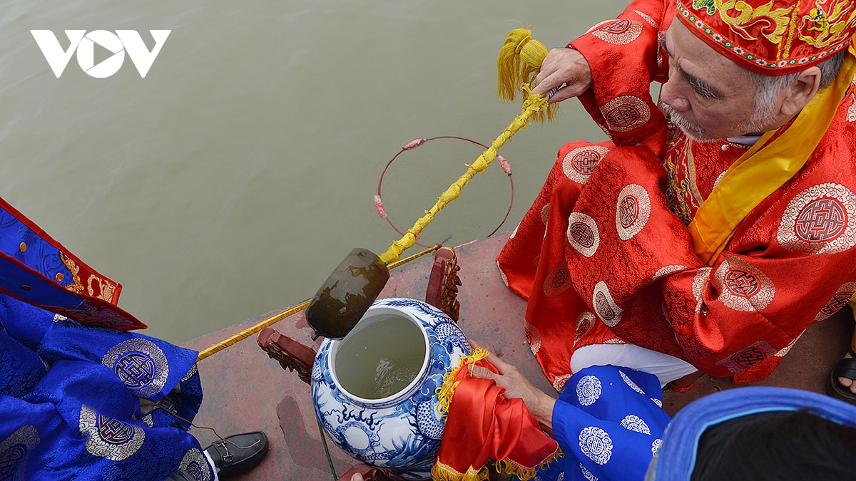 Dac sac nghi le ruoc nuoc cung dang thanh tai le hoi truyen thong lang bat trang hinh anh 10