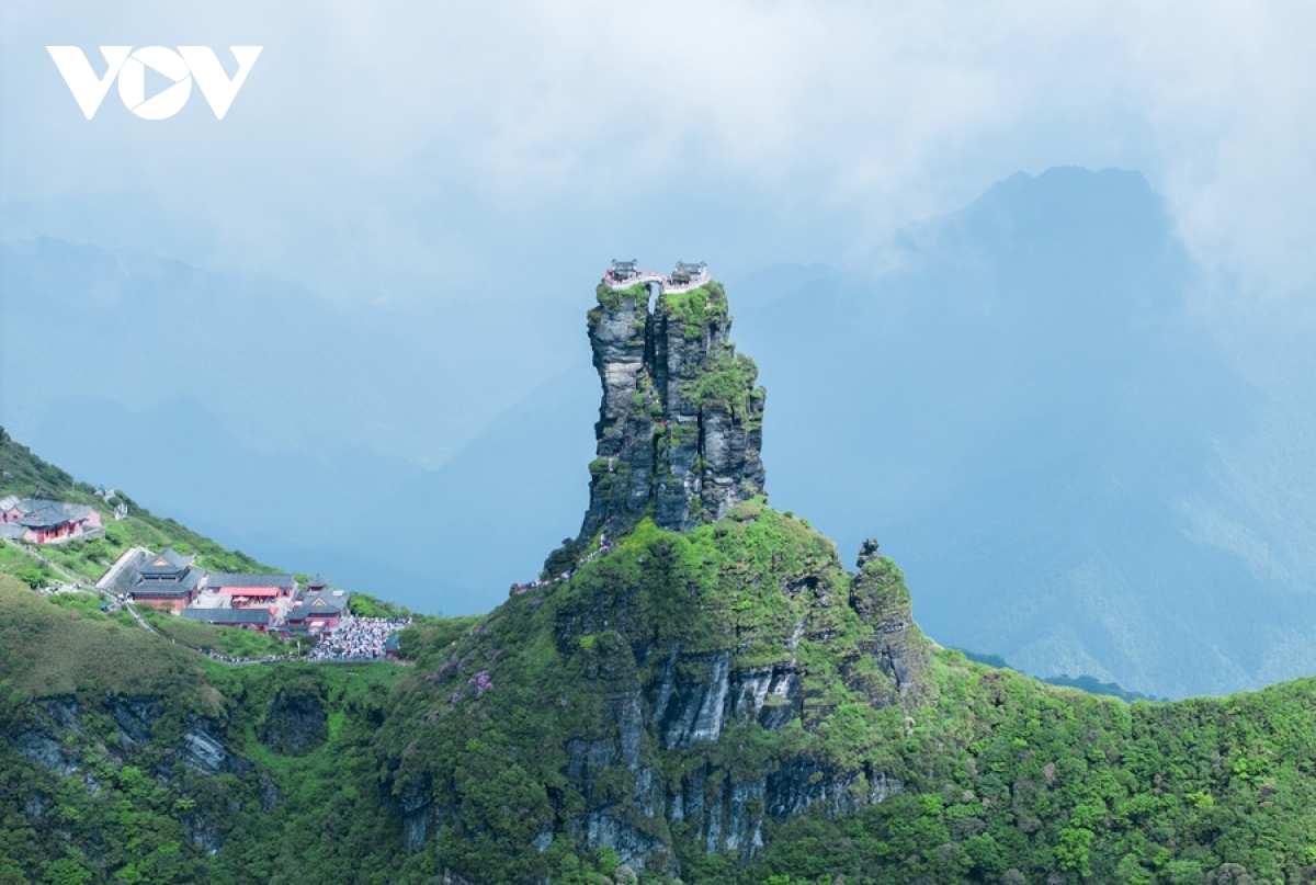 nui pham tinh trung quoc lau dai tren khong phien ban doi thuc hinh anh 3