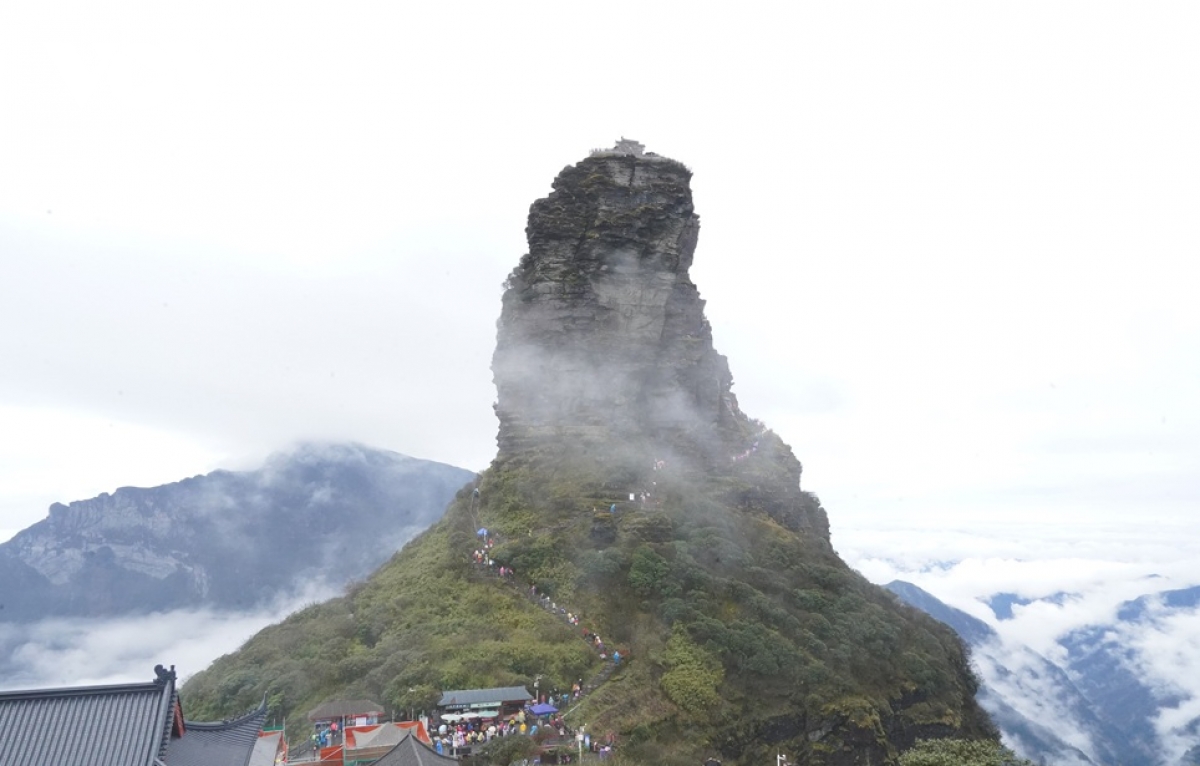 nui pham tinh trung quoc lau dai tren khong phien ban doi thuc hinh anh 2