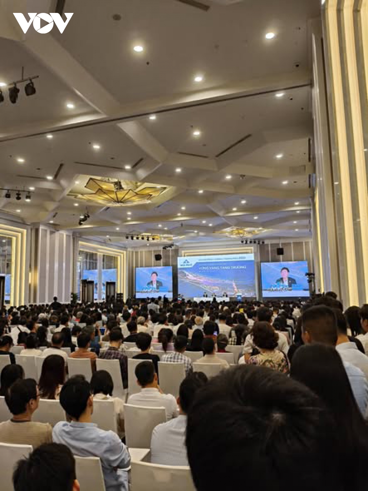 Ong tran Dinh long khuyen mua so lua ga , khuyen ban so mat co hoi co dong hinh anh 3