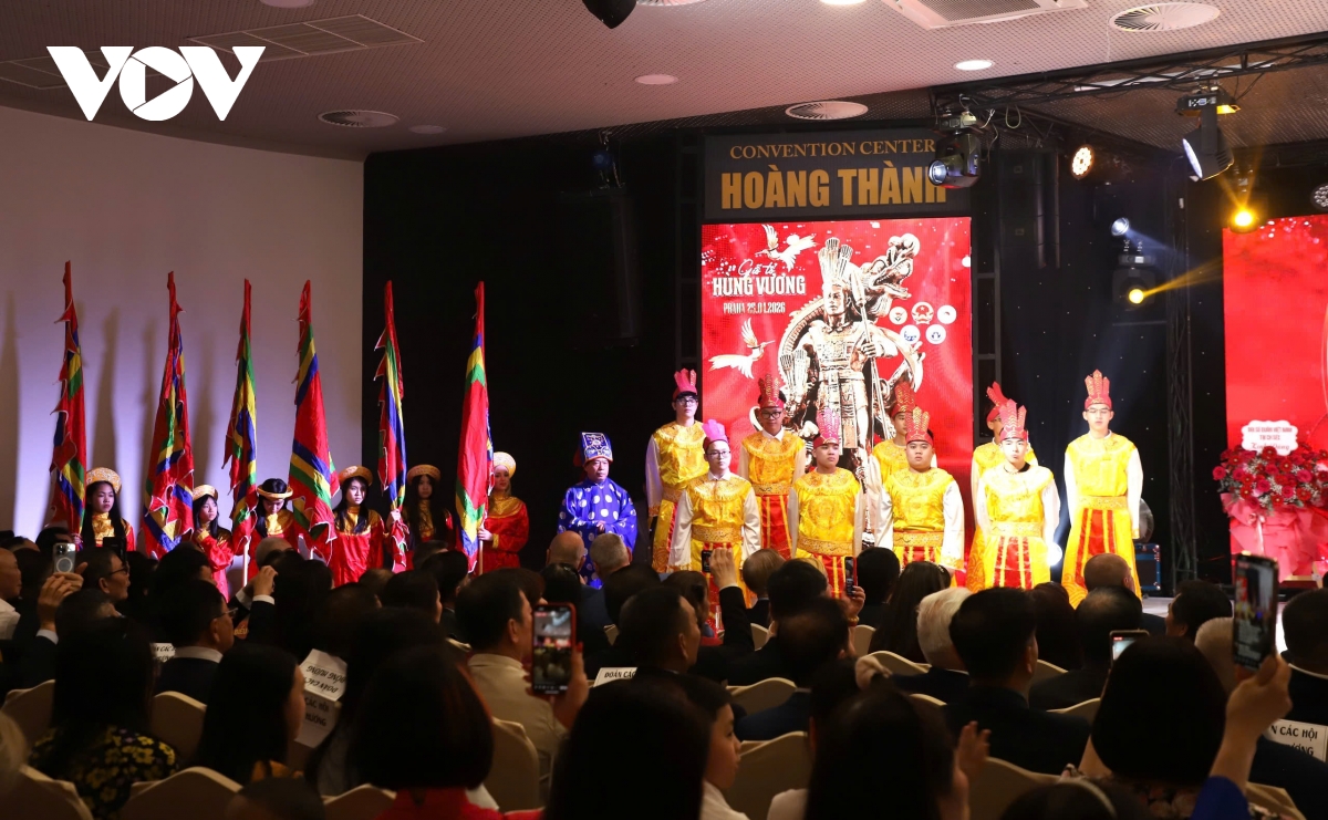 gin giu ban sac dan toc qua le gio to hung vuong tai cong hoa sec hinh anh 3