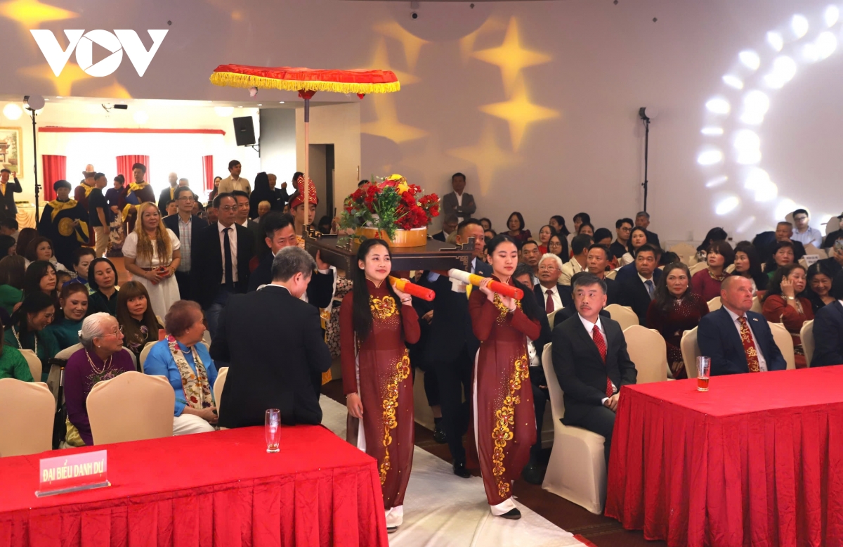 gin giu ban sac dan toc qua le gio to hung vuong tai cong hoa sec hinh anh 6