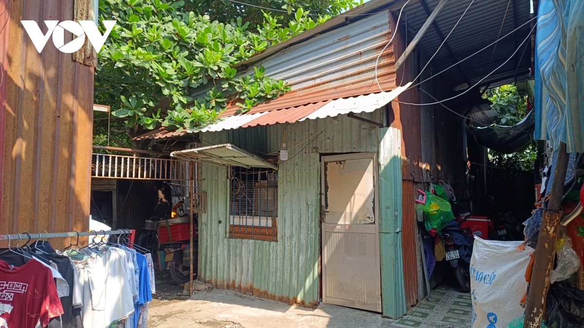 nang dinh diem tai tp.hcm trang dem chay xe, trua ra le duong tron nong hinh anh 4