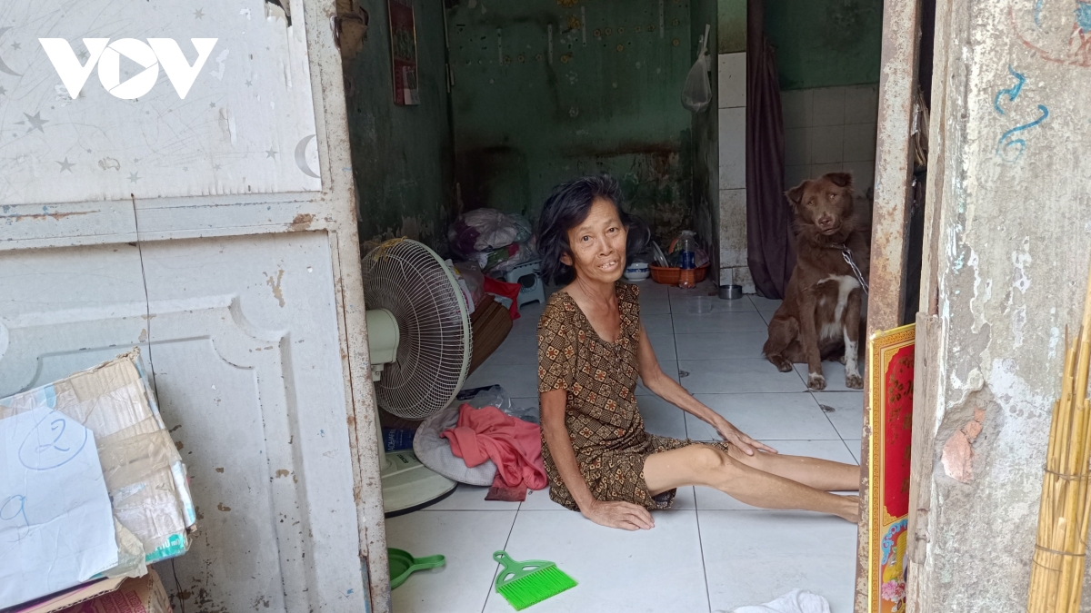 nang dinh diem tai tp.hcm trang dem chay xe, trua ra le duong tron nong hinh anh 10