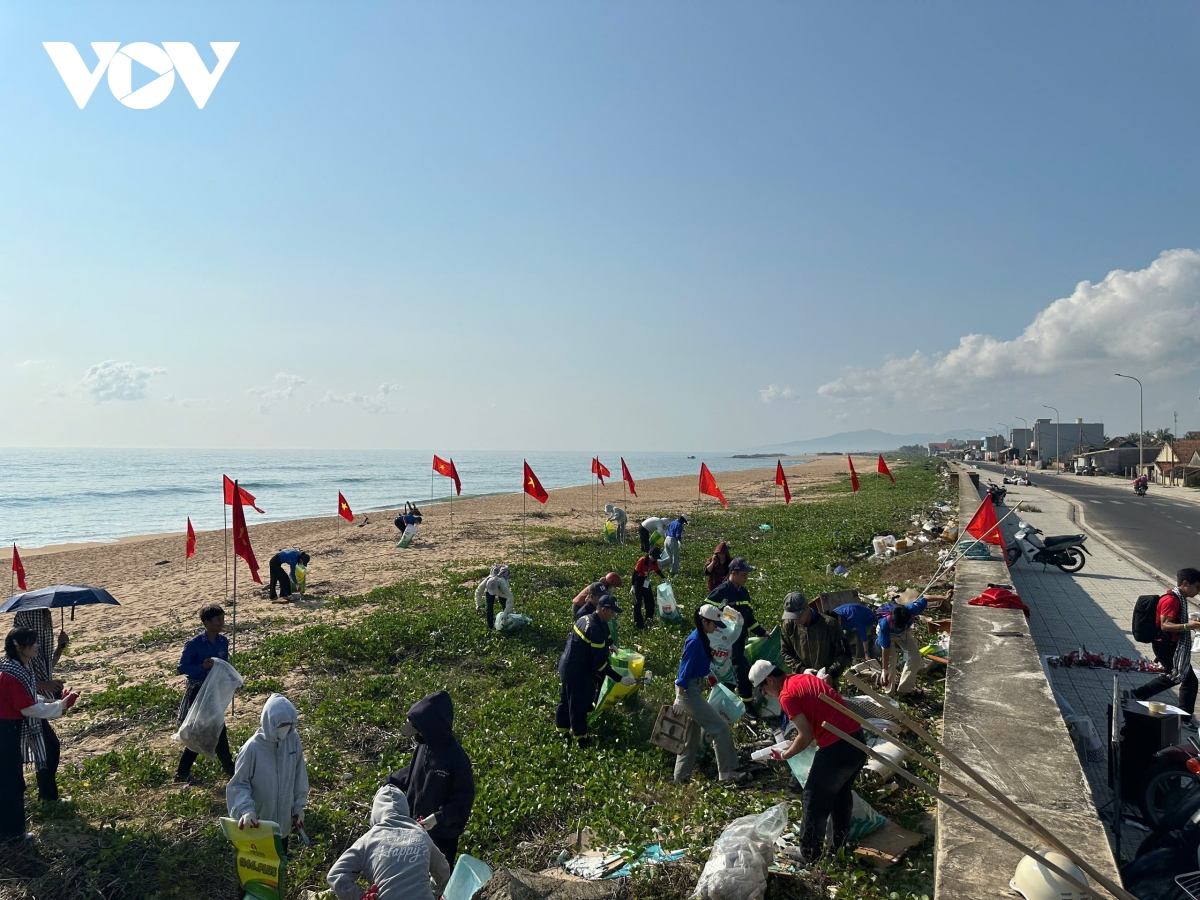 Dak lak lam sach bai bien huong ung earth day viet nam 2026 hinh anh 2