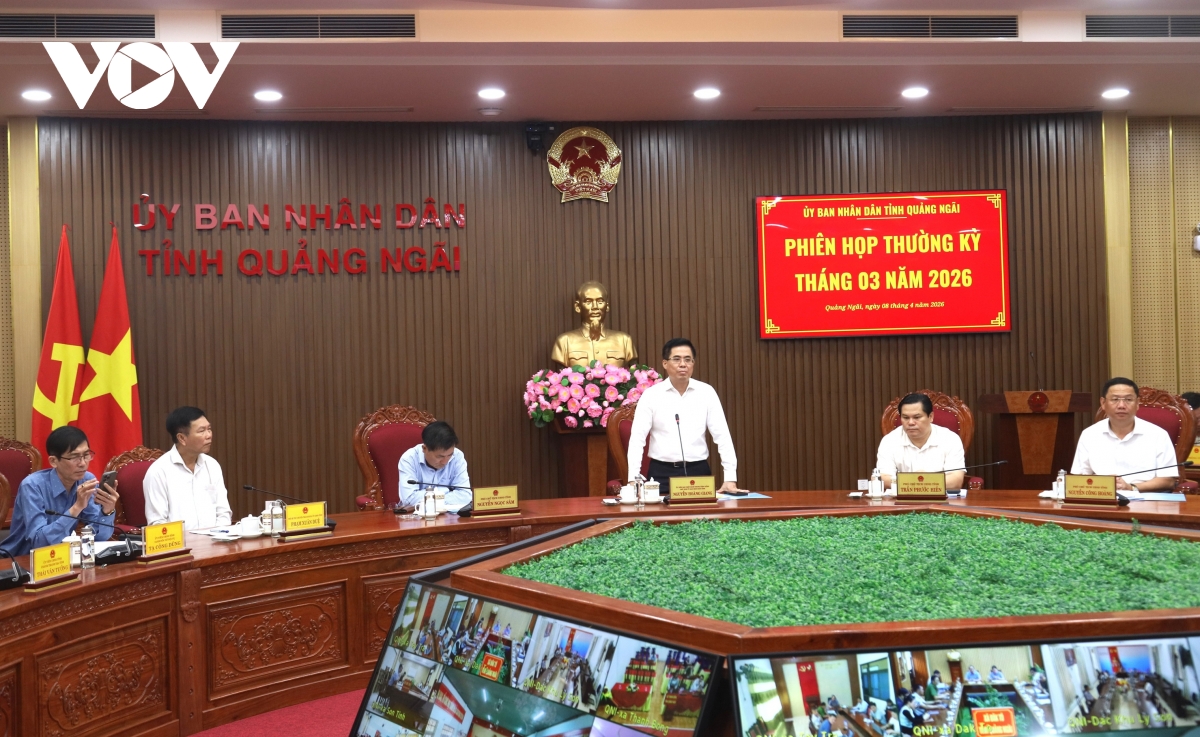 grdp quy i tang 8,24 , cong nghiep tiep tuc la dong luc cua quang ngai hinh anh 2