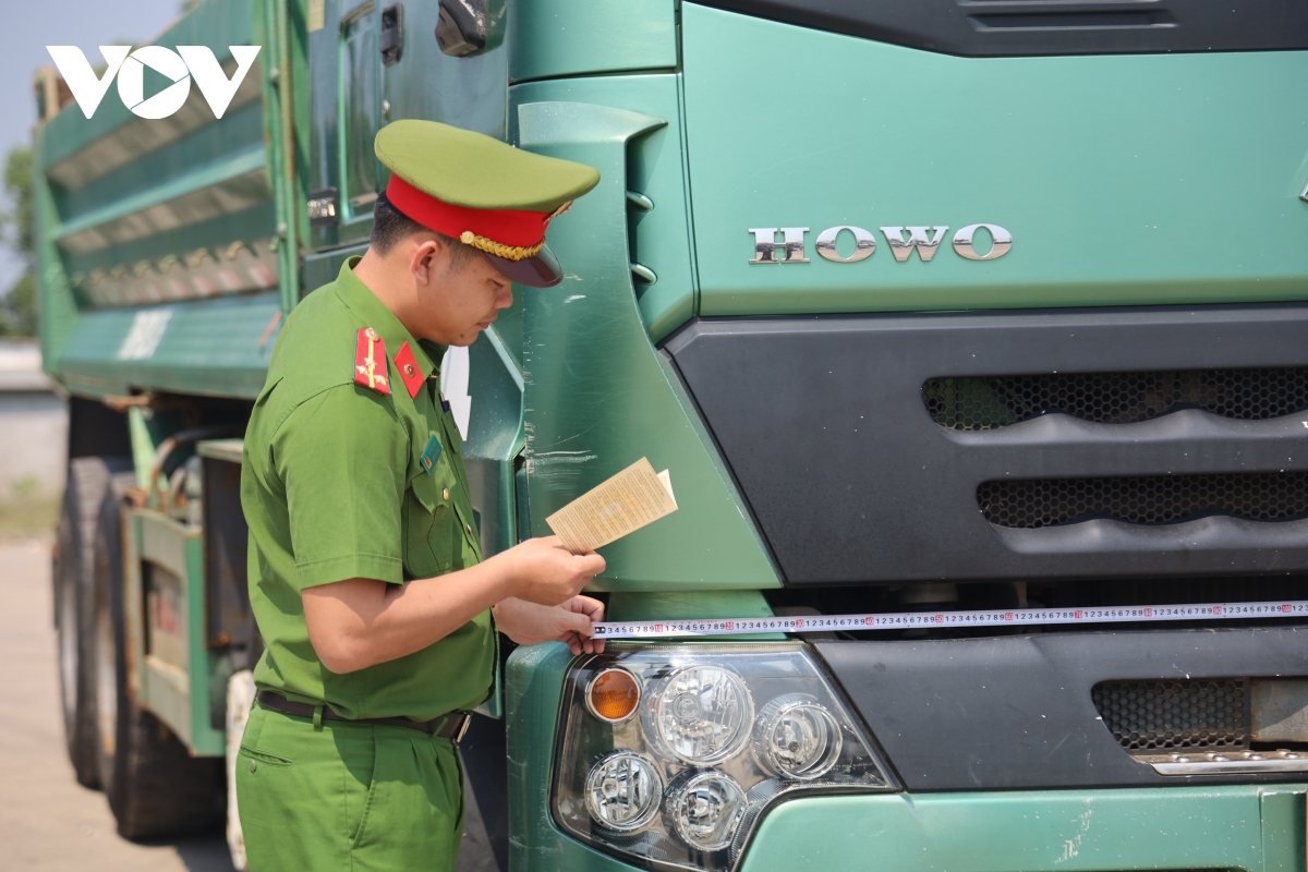 quang ngai siet quan ly xe tai tu do, ngan chan vi pham tai trong hinh anh 5