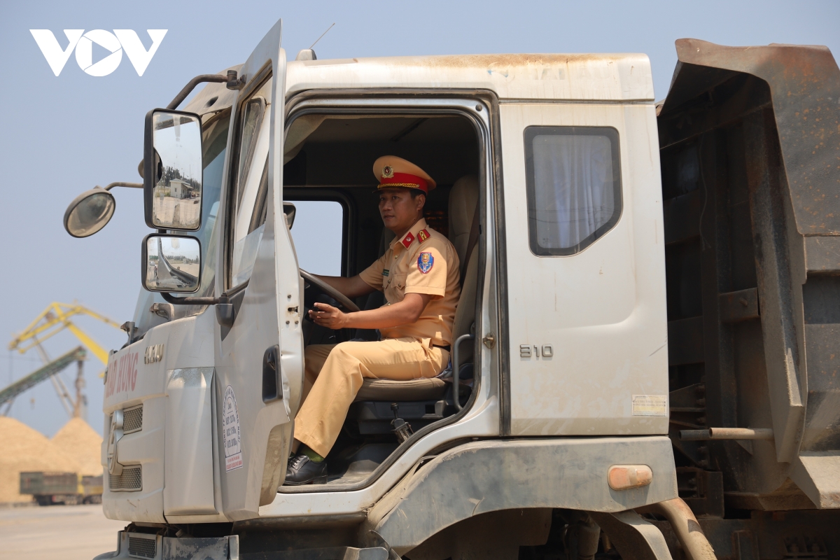 quang ngai siet quan ly xe tai tu do, ngan chan vi pham tai trong hinh anh 4